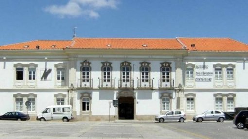 Covid-19: Politécnico de Portalegre produz viseiras para profissionais de saúde