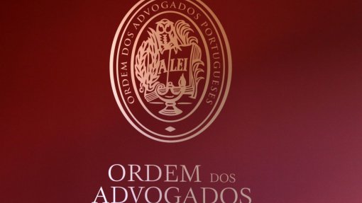 Covid-19: Ordem dos Advogados lamenta rejeição pela AR do apoio social à classe