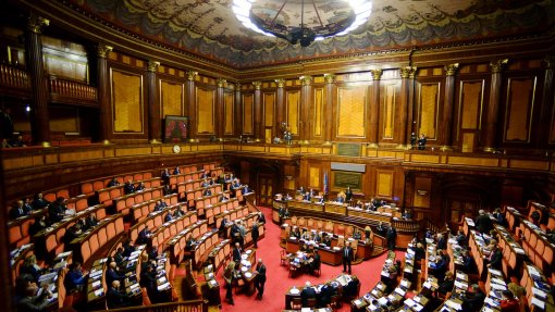 Covid-19: Senado italiano aprova ajuda financeira com voto contra da oposição