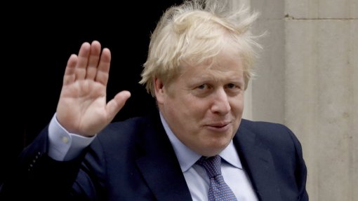 Covid-19: PM britânico saiu dos cuidados intensivos