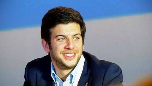 Covid-19: CDS-PP quer que todos os alunos tenham meios para aulas à distância