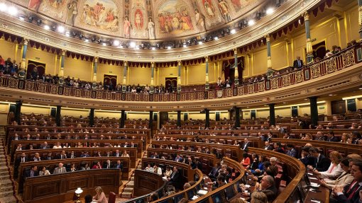Covid-19: Parlamento espanhol autoriza estado de emergência por mais duas semanas