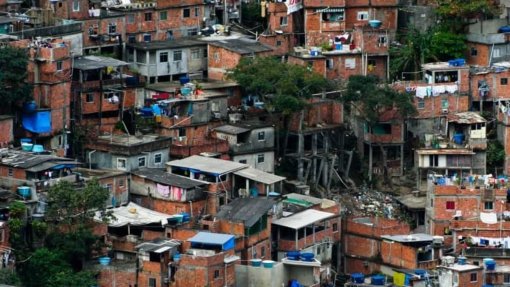 Covid-19: Idosos das favelas do Rio de Janeiro resistem a isolamento gratuito em hotéis