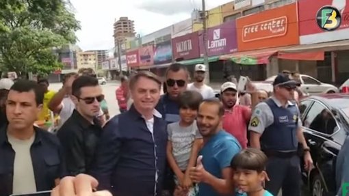 Covid-19: Bolsonaro circula em Brasília e recusa limitações ao &quot;direito de ir e vir&quot;