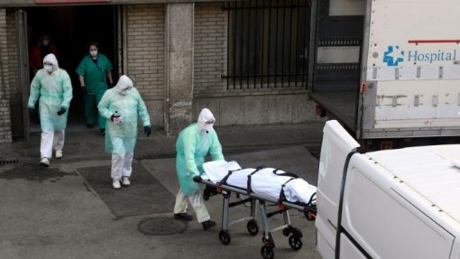 Covid-19: Doença matou mais de 100.000 pessoas em todo o mundo - AFP