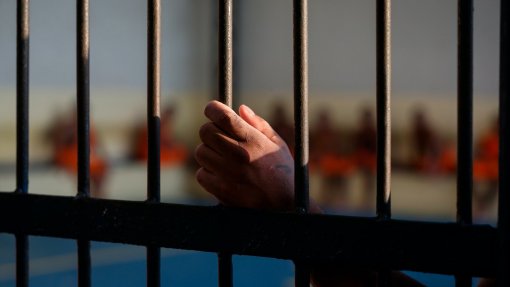 Covid-19: Medida de graça para reclusos não se aplica a preventivos, alerta o Governo