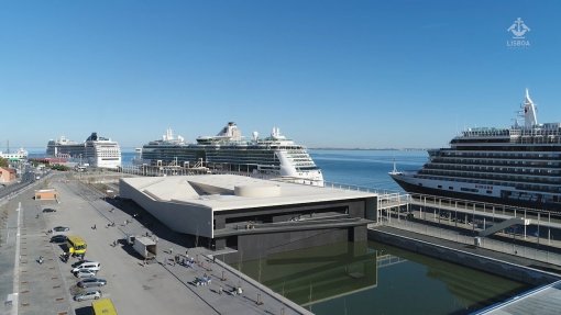 Covid-19: Navio que atracou em Lisboa parte às 24:00 sem qualquer desembarque
 