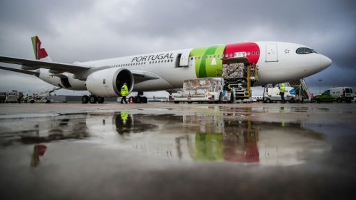 Covid-19: Segundo avião fretado pelo Estado para transporte de equipamento médico chega a Lisboa
 