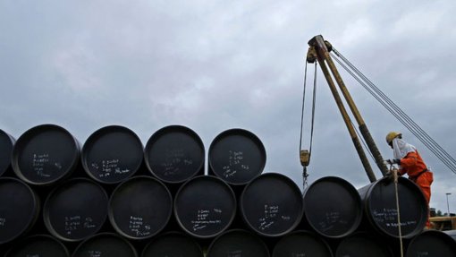 Covid-19: Países produtores de petróleo reunidos novamente hoje para tentar acordo