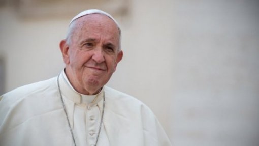 Covid-19: Papa pede aos políticos para pensarem nas pessoas e não no dinheiro