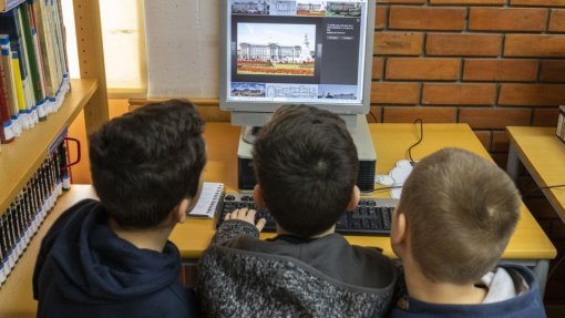 Covid-19: Mirandela disponibiliza computadores e Internet aos alunos