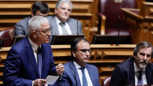 Covid-19: PSD quer saber se haverá medidas excecionais para bolseiros de investigação