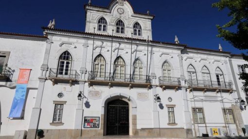 Covid-19: Évora cria fundo de emergência municipal de 500 mil euros