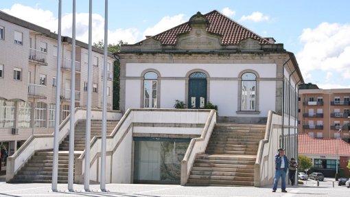 Covid-19: Lousada quer fazer obras em casas do Estado para acelerar entrega a carenciados