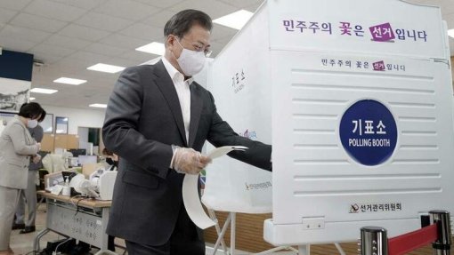 Covid-19: Legislativas na Coreia do Sul realizaram-se em condições especiais