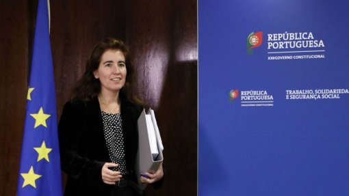 Covid-19: Plano de retaguarda já foi acionado em 17 lares de idosos - ministra
 