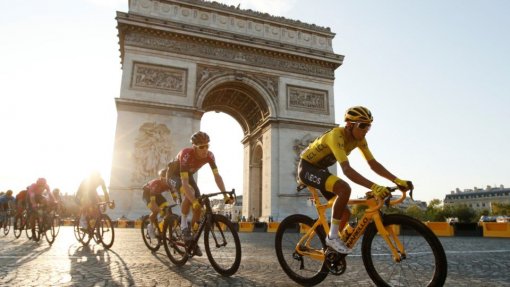 Covid-19: Adiamento do Tour e novo calendário são luz ao fundo do túnel para Froome