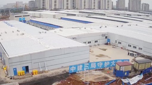 Covid-19: China encerra um dos hospitais construídos em tempo recorde em Wuhan