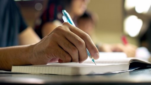 Covid-19: Famalicão com bolsas de estudo extra para famílias que perderam rendimentos
