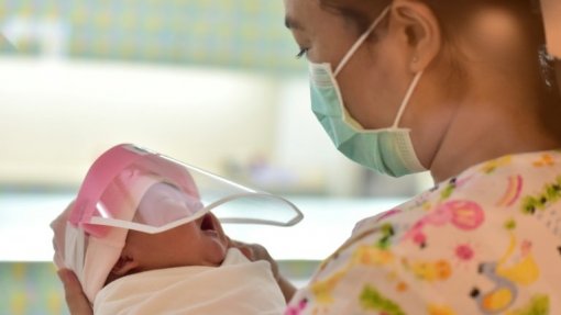 Covid-19: Peru regista primeiro caso de recém-nascido infetado pela mãe