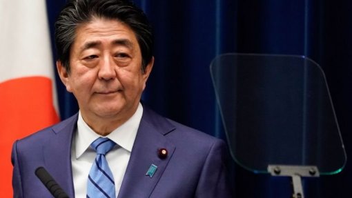 Covid-19: PM do Japão alarga estado de emergência a todo o país