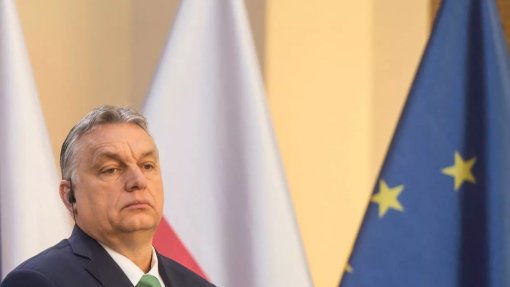 Covid-19: Orban mantém decisão controversa sobre reserva de camas de hospitais na Hungria