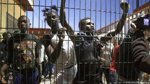 Covid-19: ONU pede descongestionamento urgente de centro migratório na cidade espanhola Melilla
