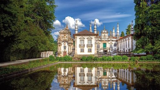 Covid-19: Exposição ‘online’ guia visitantes pelos jardins da Casa de Mateus