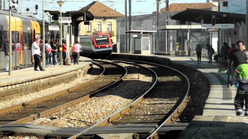 Covid-19: CP retoma segunda-feira as paragens nas estações de Ovar