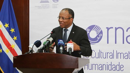 Covid-19: PM de Cabo Verde diz que ensino à distância deve ficar para o futuro