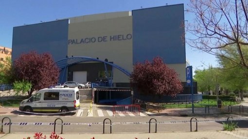 Covid-19: Encerrada morgue provisória do Palácio do Gelo de Madrid