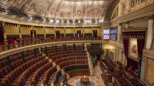 Covid-19: Parlamento espanhol autoriza prolongamento do estado de emergência até 09 de maio (ATUALIZADA)
