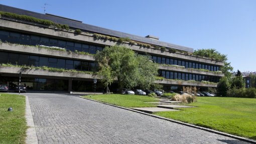 Covid-19: Fundação Gulbenkian atribui 1,2 ME a instituições de apoio aos idosos