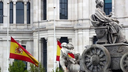 Covid-19: Espanha com pequeno aumento diário de mortes para 440