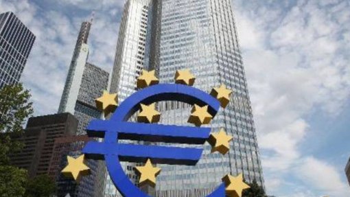 Covid-19: Atividade na zona euro cai para novo mínimo em abril - Markit