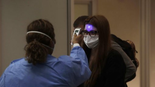 Covid-19: Empresas não podem recolher registo de temperatura dos trabalhadores