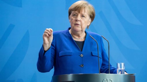 Covid-19: Merkel pede financiamento para fundo da OMS que procura vacina