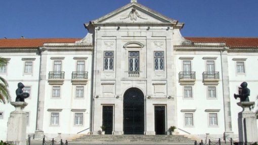 Covid-19: Três utentes infetados em lar militar de Torres Vedras