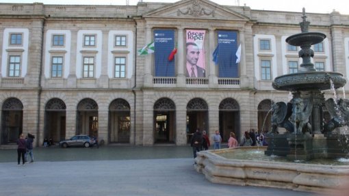 Covid-19: Universidade do Porto apoia com mais de 80 mil euros 236 estudantes