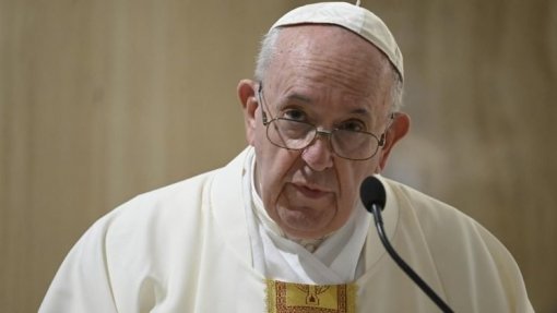 Covid-19: Papa pede respeito pelas medidas para a saída do confinamento