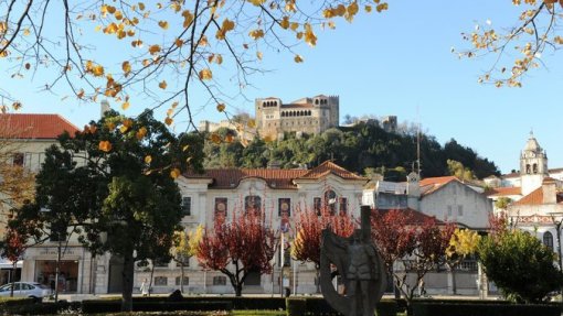 Covid-19: A Porta e InPulsar procuram computadores para estudantes de comunidades vulneráveis de Leiria