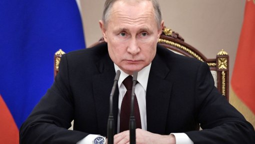 Covid-19: Putin diz que Rússia ainda não atingiu pico da pandemia mas admite desconfinamento em maio