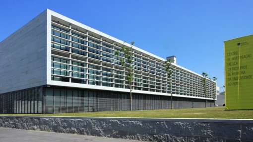 Covid-19: Faculdade de Medicina do Porto estuda lesão cardíaca associada à doença