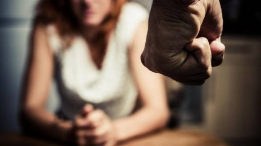 Covid-19: Linhas de apoio a vítimas de violência doméstica receberam 308 pedidos