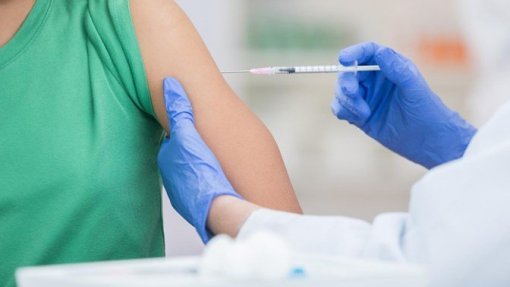 Covid-19: População com medo de vacina para coronavírus rejeita vacinação contra sarampo
