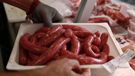 Covid-19: Unidade de embalamento de carnes da Sonae a ser acompanhada para evitar propagação