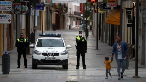 Covid-19: Espanhóis podem sair de casa a partir de sábado por faixas horárias