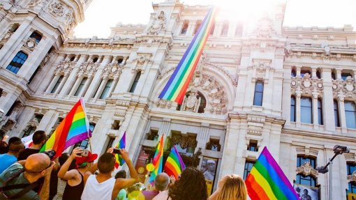 Covida-19: Marcha do orgulho gay de Barcelona cancelada devido à pandemia