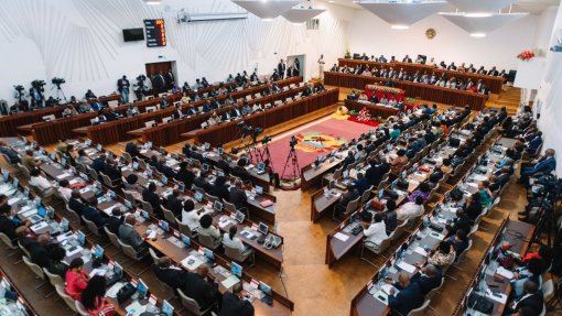 Covid-19: Parlamento moçambicano ratifica prolongamento do estado de emergência