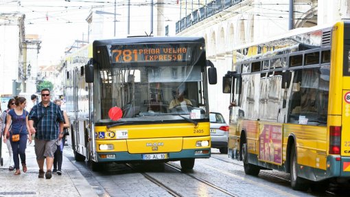 Covid-19: Transportes públicos com lotação máxima de dois terços e uso obrigatório de máscara